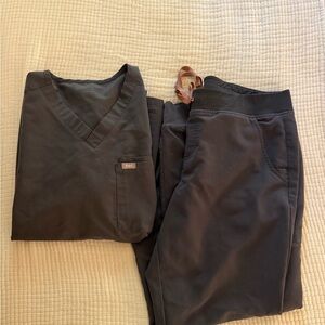 Charcoal Gray Figs women’s scrub set